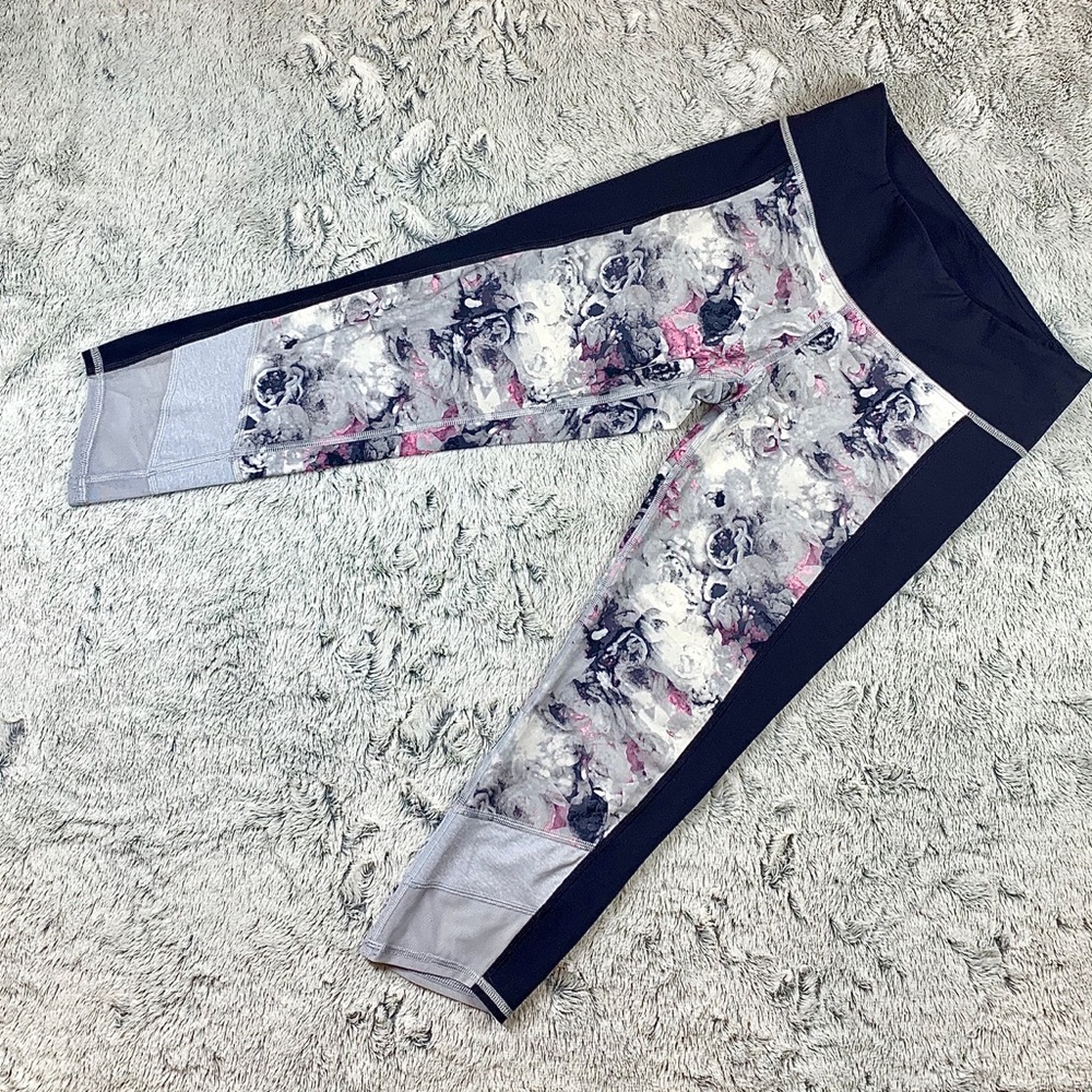 ✨Lululemon If You're Lucky Crop ~size 6~✨